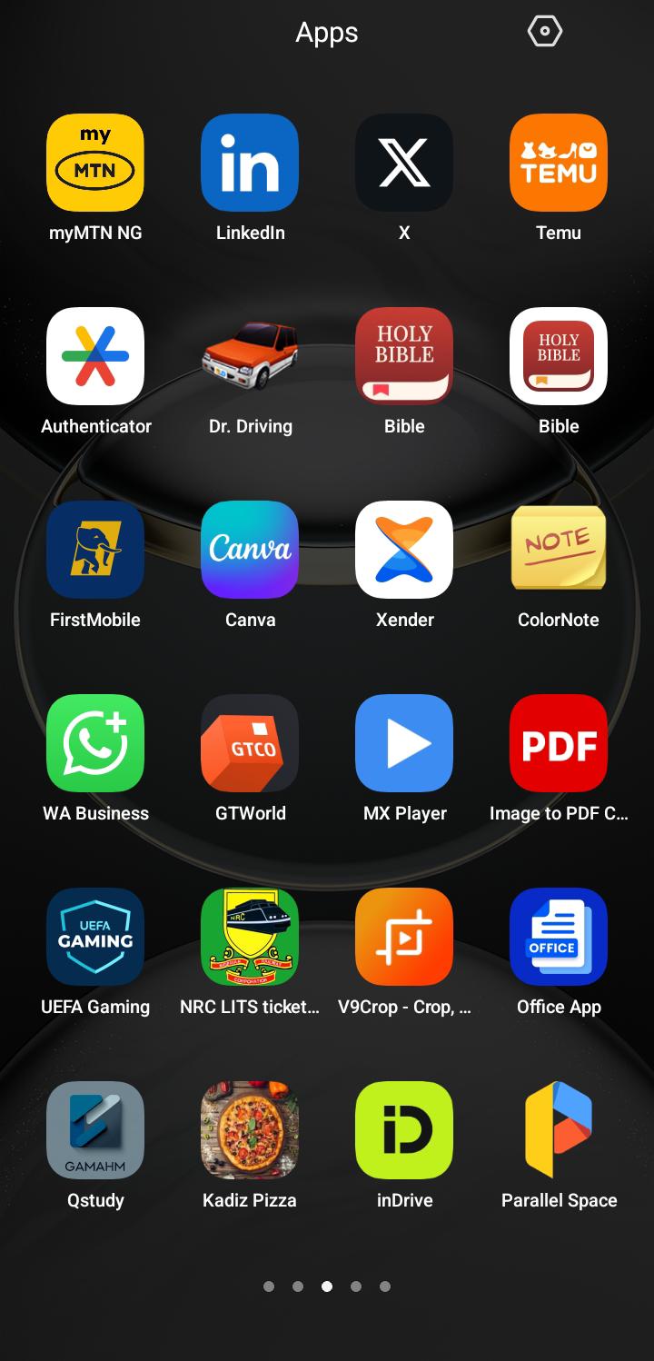 Phone app screen showing Qstudy and Kadiz Pizza apps